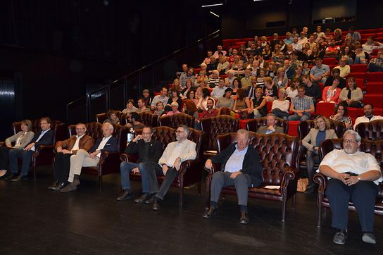 Bequeme Sessel erwarten die Zuschauer im neuen Kino.