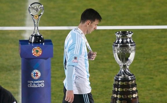 Malgr sa dfaite en finale de la Copa America, l'Argentine de Messi dpasse l'Allemagne et se retrouve sur le toit du monde du football mondial..