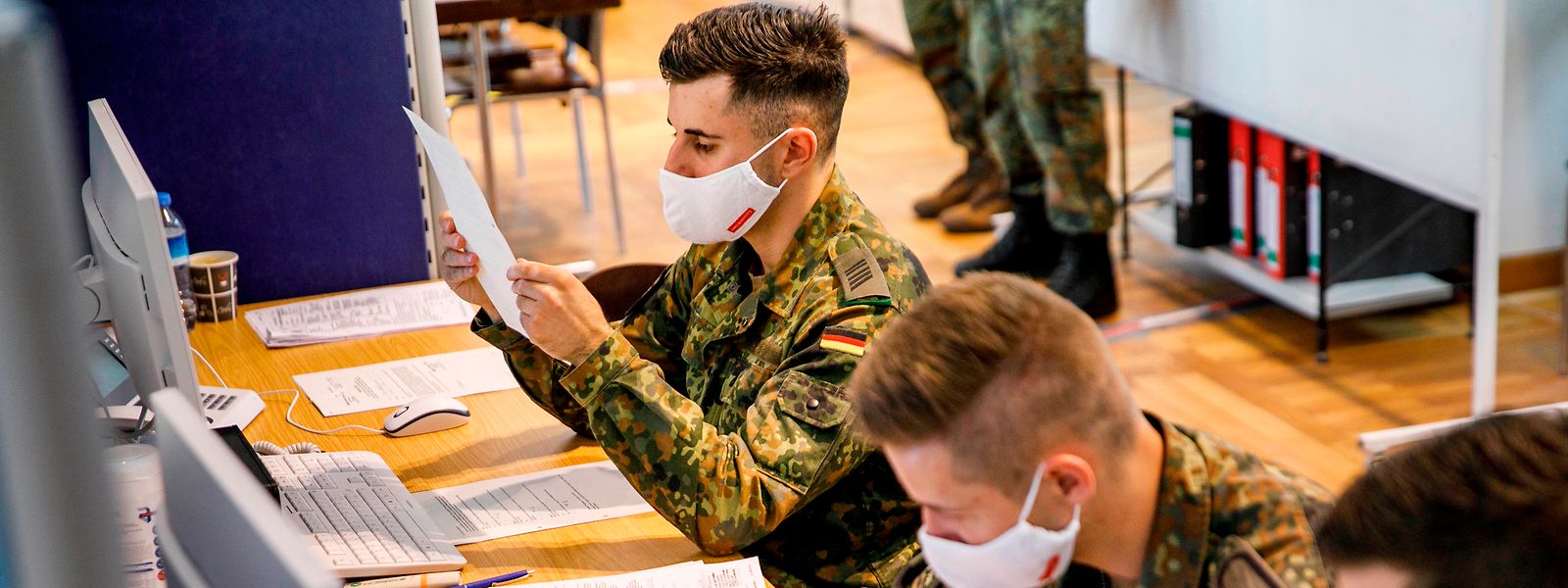 En Allemagne, depuis plusieurs mois, les militaires prêtent main-forte à la campagne de vaccination.
