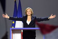 French conservative party Les Republicains (LR) presidential candidate Valerie Pecresse greets the audience during her meeting at the Zenith de Paris, in Paris, on February 13, 2022, ahead of the April 2022 French presidential election. (Photo by Alain JOCARD / AFP)