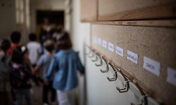 Children enter their classroom on the first day of the start of the school year, at the Chaptal elementary school in Paris, on September 2, 2019. - In France some 12.4 million students crossed the doors of elementary schools (6.7 million), secondary school (3.4 million) and high schools (2.3 million) on September 2, 2019. (Photo by Martin BUREAU / AFP)