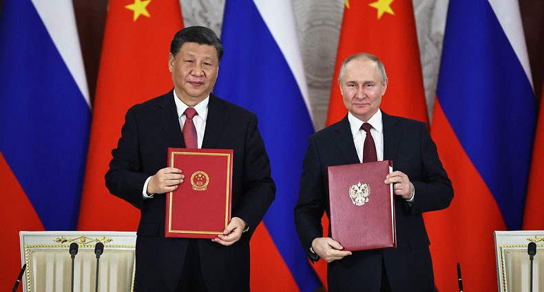 TOPSHOT - Russian President Vladimir Putin and China's President Xi Jinping attend a signing ceremony following their talks at the Kremlin in Moscow on March 21, 2023. (Photo by Mikhail TERESHCHENKO / SPUTNIK / AFP)