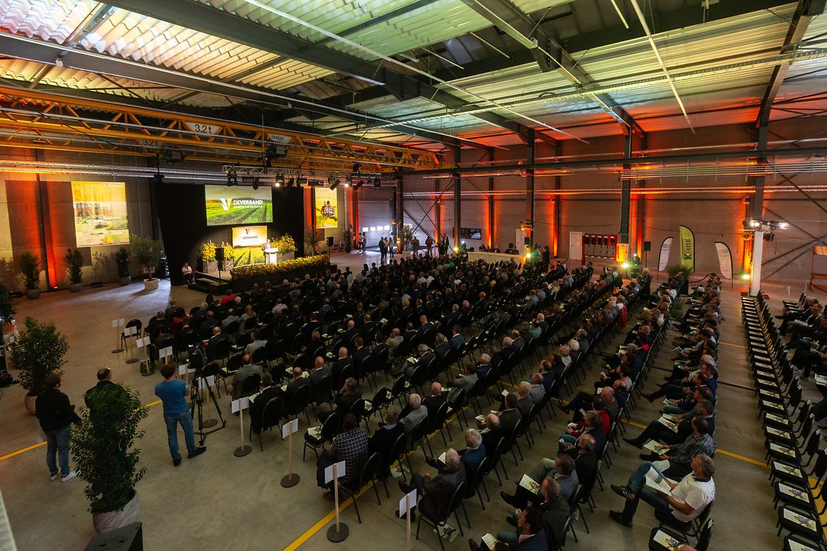 Fast 400 Personen nahmen an der Feier teil. 