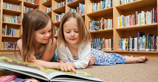 In this library children can make noise and there are books in Portuguese