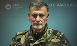 O coordenador da task-force para a vacinação contra a covid-19, Henrique Gouveia e Melo, durante a conferência de imprensa com atualização da informação sobre a vacina covid-19 da Astrazeneca, no Ministério da Saúde, em Lisboa, 18 de março de 2021. RODRIGO ANTUNES/LUSA