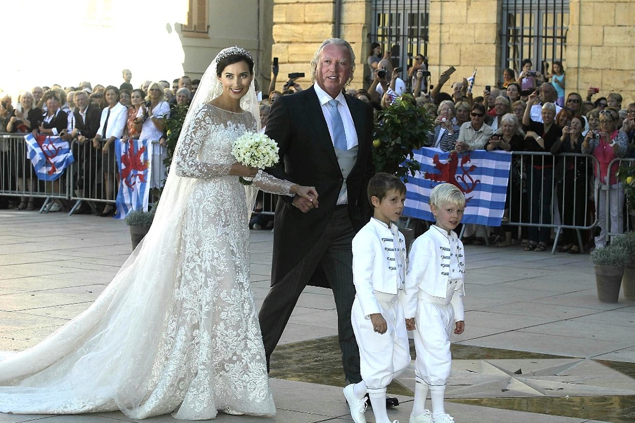 Hochzeit im September 2013: Einzug der Braut in die Kirche - geführt wird Claire von Vater Hartmut Lademacher.