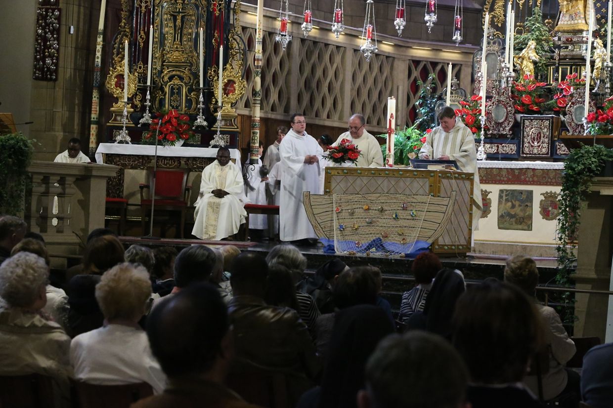  Messe für die neuen Pfarreien: “Diddeleng Saint-Martin“ & “Käldall Notre-Dame-des-Mineurs“. 