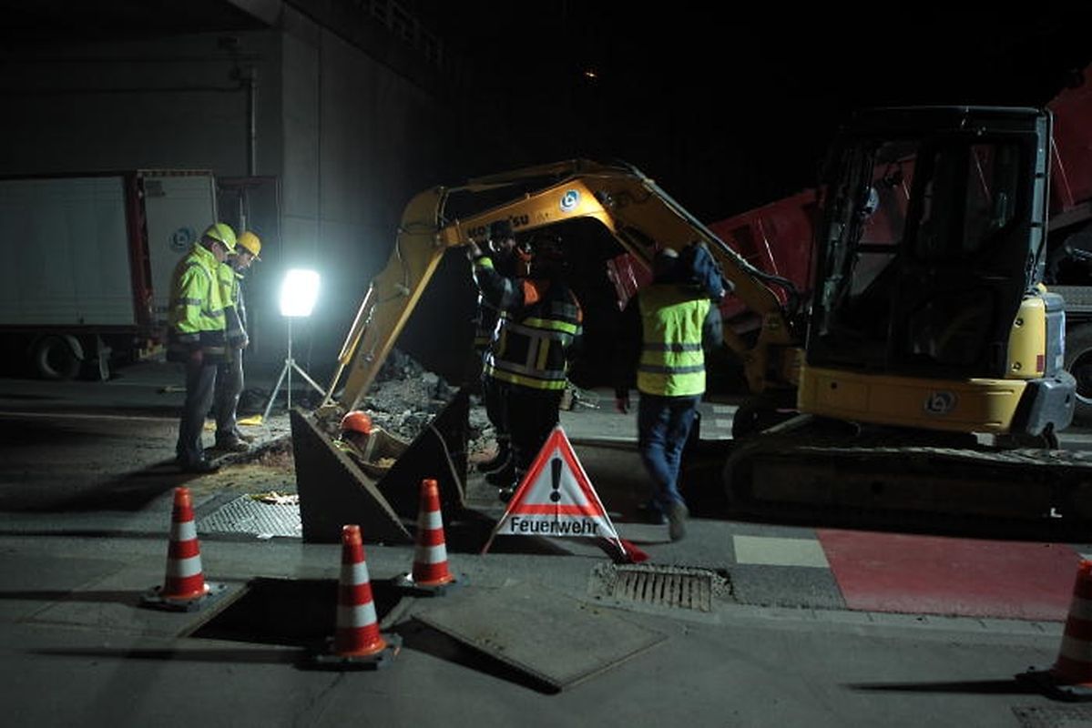 Ob unterirdische Leitungen beschädigt sind, ist ungewiss.