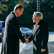 Luxembourg's Grand Duke Henri (L) is welcomed by Japan's Emperor Akihito upon his arrival at the Imperial Palace in Tokyo on November 27, 2017.
Grand Duke Henri and Princess Alexandra of Luxembourg are on a four-day visit to Japan.  / AFP PHOTO / POOL / Kimimasa MAYAMA