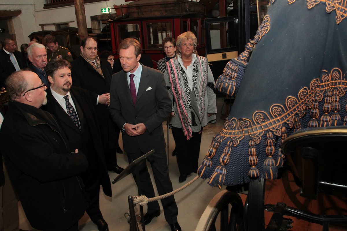 Großherzog Henri besucht das Kutschenmuseum in Peppingen.