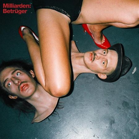 Milliarden,
„Betrüger“,
Label: Vertigo / Universal,
Audio-CD: € 14,99,
14 Songs, 47:21 Min.,
www.milliardenmusik.de 