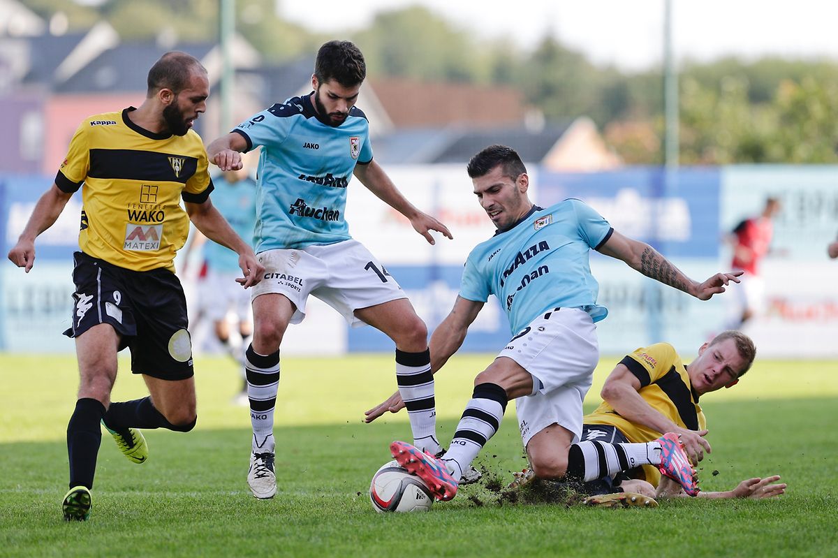 Pedro e Daniel da Mota (de azul) foram os melhores do Dudelange