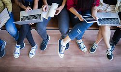 Bon nombre de cours universitaires sont désormais proposés par vidéo. Mais quid des examens?