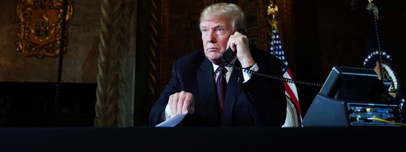 22. November 2019: Trump nimmt in seinem Resort in Mar-A-Lago an einer Telefonkonferenz mit Mitgliedern des Militärs teil. 
