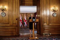 dpatopbilder - 21.09.2018, Großbritannien, London: Theresa May, Premierministerin von Großbritannien, spricht nach dem informellen EU-Gipfel in Salzburg, in der Downing Street. Einen Tag nach dem von Konfrontation geprägten EU-Gipfel in Salzburg hat die britische Premierministerin Theresa May von Brüssel neue Brexit-Vorschläge gefordert. Foto: Jack Taylor/Pool Getty Images/PA Wire/dpa +++ dpa-Bildfunk +++