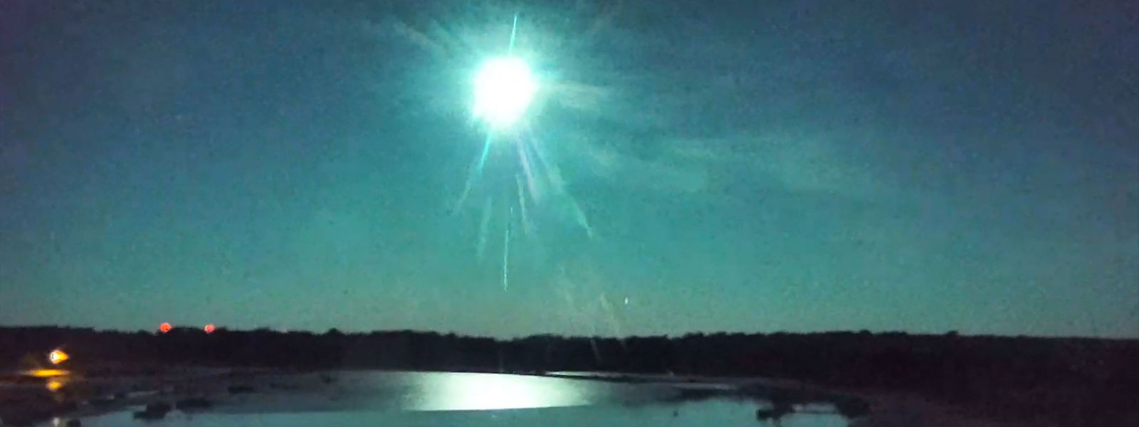 Meteor Lasst Nachthimmel Uber Frankreich Grun Aufleuchten