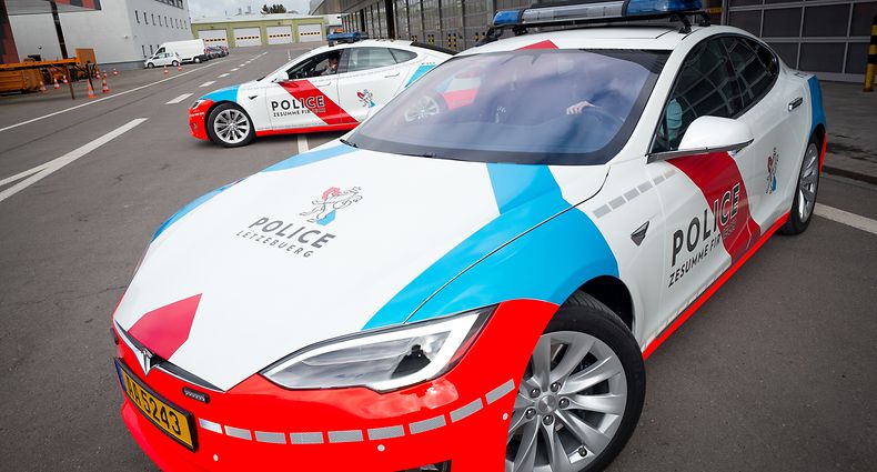 Police de la Route >> Foto 2 erste Tesla-Wagen luxembourg le 26.04.2018 ©Christophe Olinger