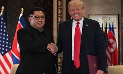 US President Donald Trump (R) and North Korea's leader Kim Jong Un shake hands following a signing ceremony during their historic US-North Korea summit, at the Capella Hotel on Sentosa island in Singapore on June 12, 2018.

Donald Trump and Kim Jong Un became on June 12 the first sitting US and North Korean leaders to meet, shake hands and negotiate to end a decades-old nuclear stand-off. / AFP PHOTO / SAUL LOEB