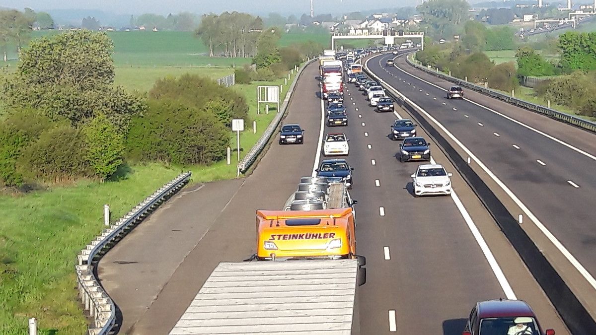 Auch die Pannenspur als "verlängerte Ausfahrt" ist absolut tabu. 