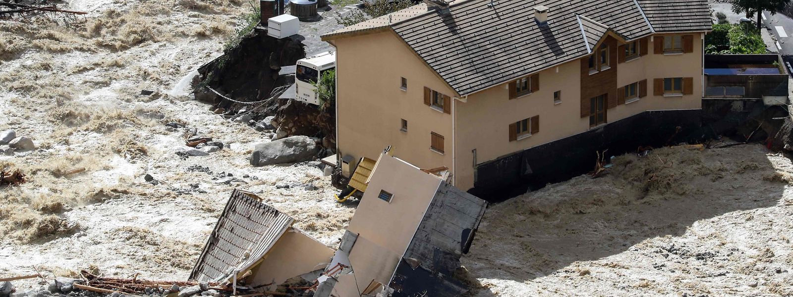 Retter Suchen Unwetter Opfer In Frankreich Und Italien