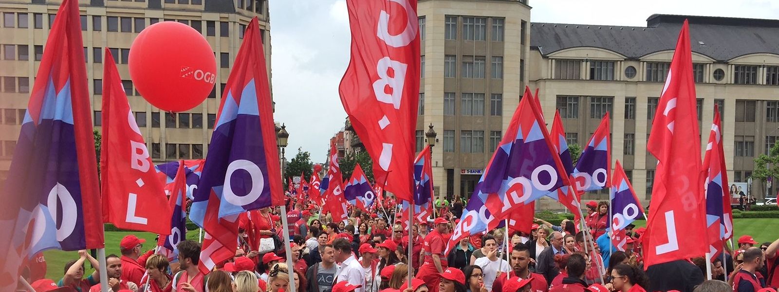 Die Gewerkschaften schätzten die Teilnahme auf 9.000 Menschen. Die Polizei sprach von rund 6.500 Personen. 