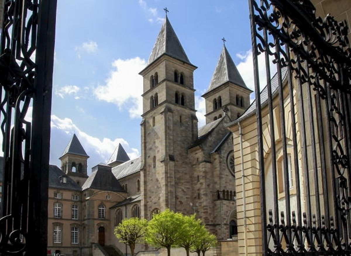 Die Unterhaltskosten für die Basilika in Echternach werden in Zukunft zur Hälfte vom Staat übernommen. Die Gemeinde Echternach und der neue Kirchenfonds beteiligen sich jeweils zu 25 Prozent an den Unterhaltskosten. 