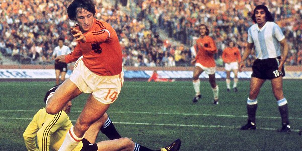 Johan Cruyff, hier bei der WM 1974 gegen Argentinien, litt seit Oktober vergangenen Jahres an Lungenkrebs.