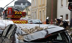 Lokales, online, Pétange, Petingen,  rue Neuve,  ,Tornado, Sturm, 2. Tag, Helfer, Aufräumarbeiten,   Foto: Anouk Antony/Luxemburger Wort