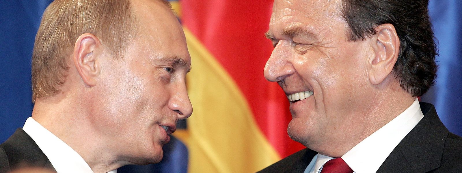  Gerhard Schröder é amigo de longa data de Vladimir Putin