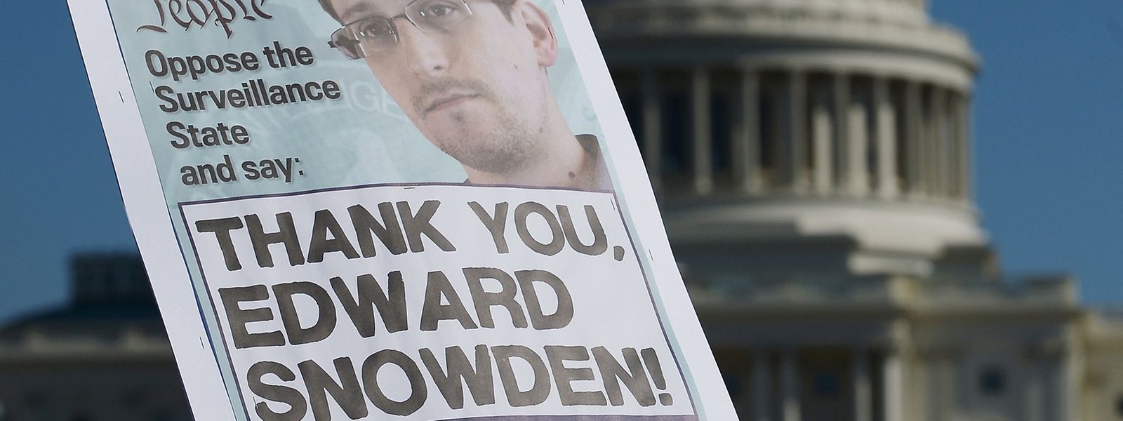 Der wohl prominenteste Whistleblower und ehemalige CIA-Mitarbeiter, Edward Snowden leakte Informationen über die weltweiten Überwachungs- und Spionagepraktiken von Geheimdiensten.
