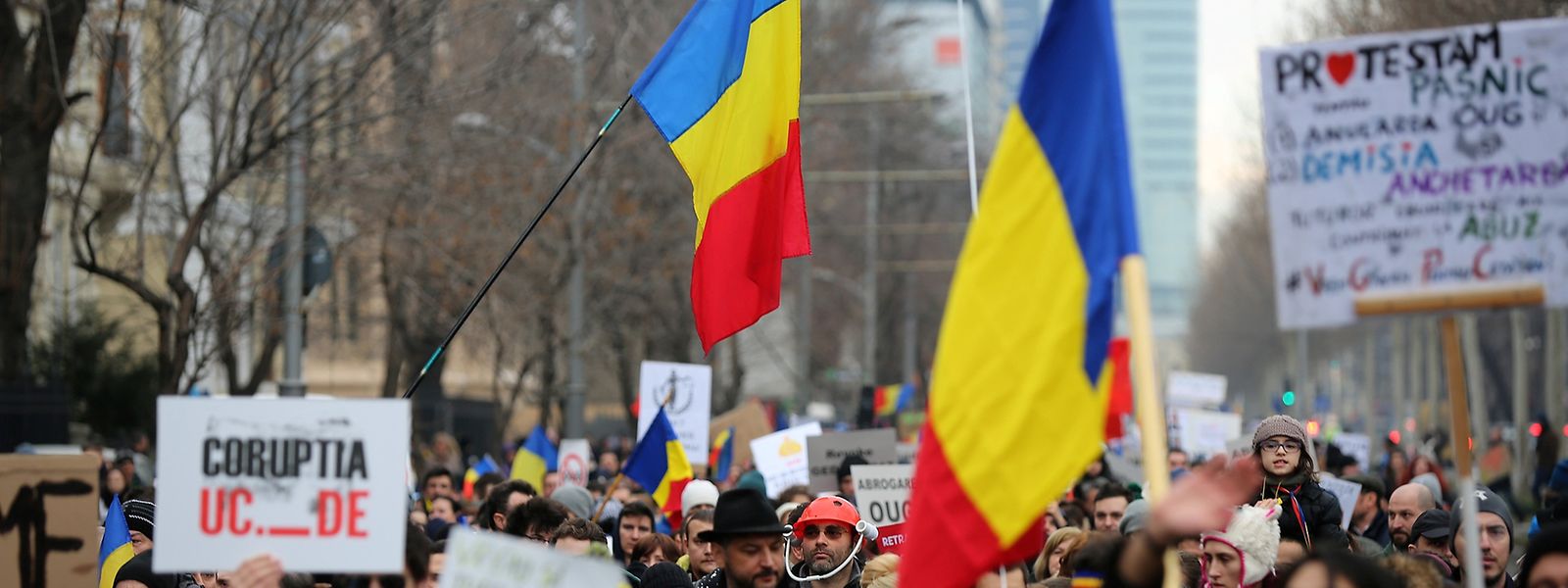 Nach Schätzungen waren am Samstag landesweit 300.000 Menschen auf die Strasse gegangen.