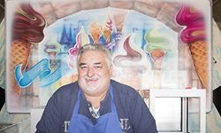 Ob Waffelteig oder Eismischung, jeden Morgen bereitet Guy De Maria alles frisch zu.