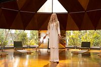 Will aus ihren neun Gästen eines New Age-Wellness-Tempels neue Menschen machen: Masha (Nicole Kidman) in der Serie „Nine Perfect Strangers“.