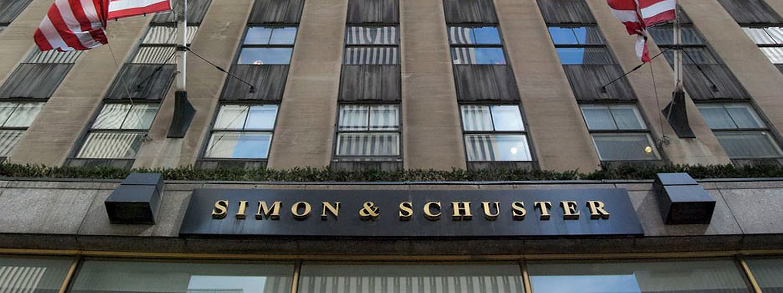 Der 1924 gegründete Verlag Simon & Schuster beschäftigt weltweit rund 1.500 Menschen und erwirtschaftete 2019 etwa 814 Millionen Dollar Umsatz.