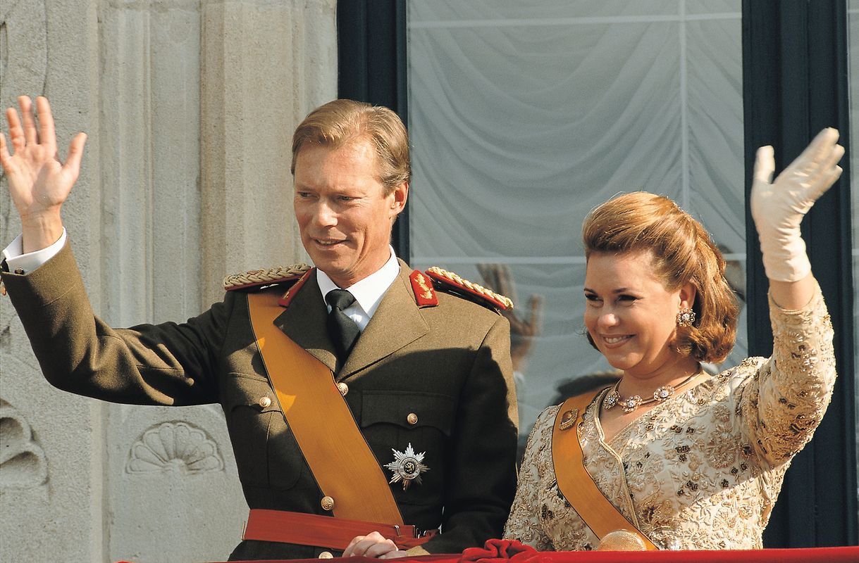 Am 7. Oktober 2000 wurde das Paar zu Großherzog und Großherzogin von Luxemburg ernannt. 