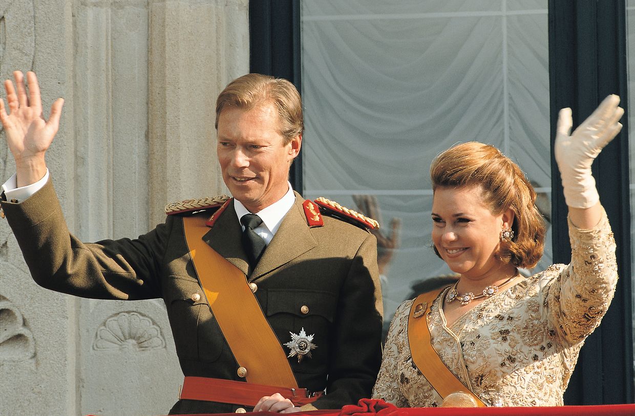 Am 7. Oktober 2000 wurde das Paar zu Großherzog und Großherzogin von Luxemburg ernannt. 