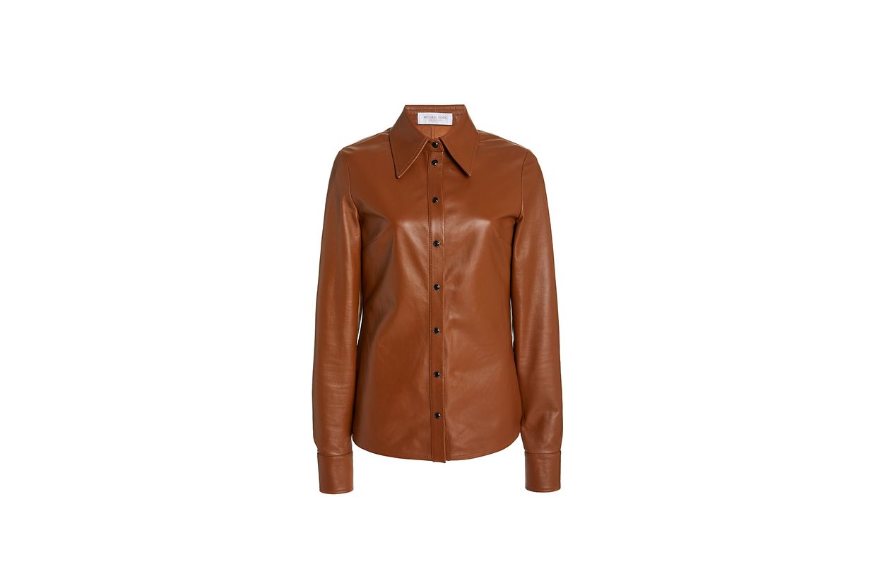 Das Lederhemd hat in der kommenden Saison seinen großen Auftritt. Hier ein Beispiel von Michael Kors Collection (um 1.900 Euro).