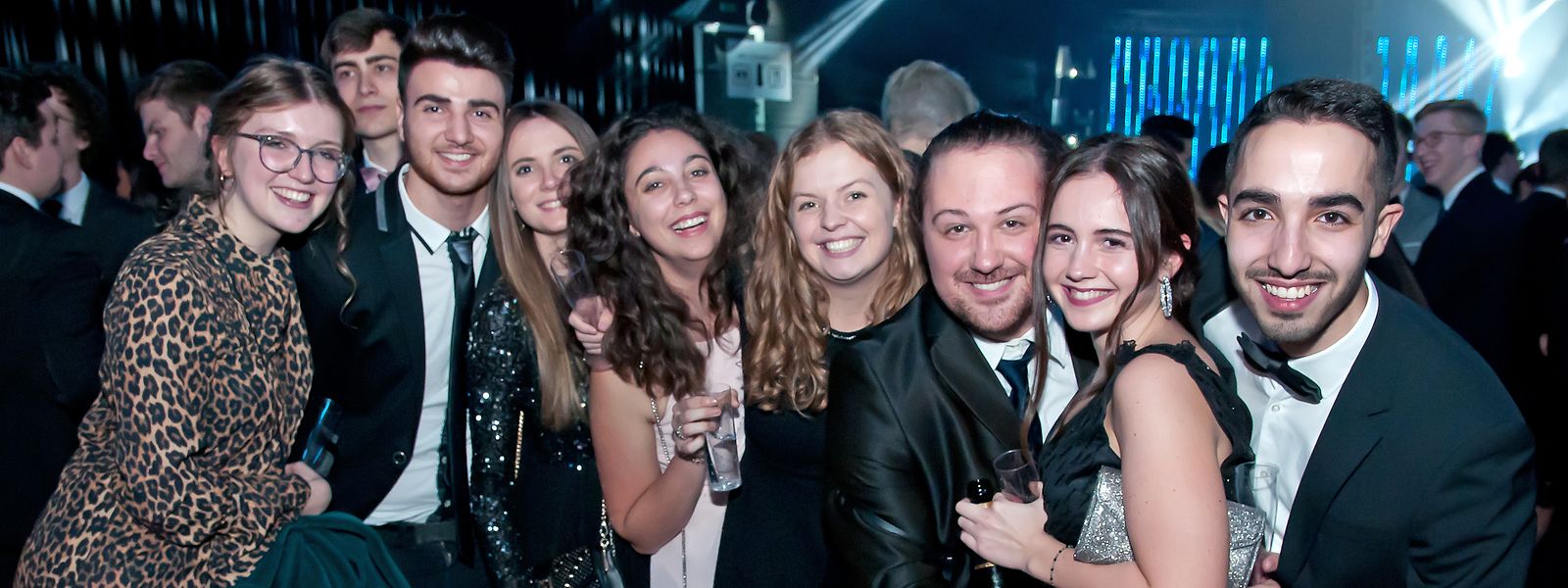 An Weihnachten fand in der Luxexpo the Box der traditionelle Zürcher Bal statt. 