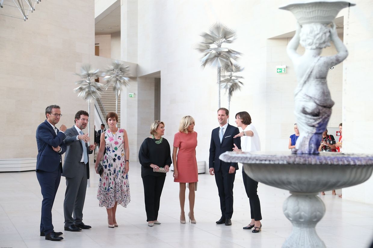 Programme culturel pour les conjoints à Neimënster puis au MUDAM en compagnie de la grande-duchesse Maria Teresa