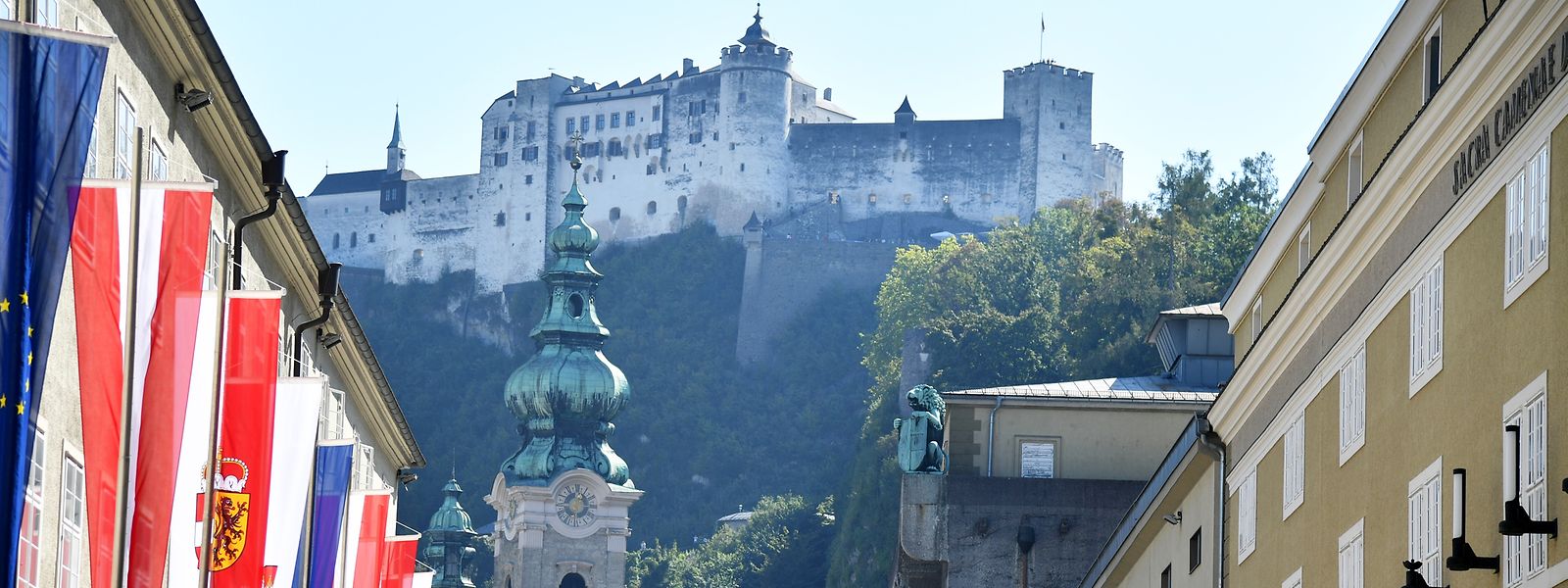 EU-Fahnen in der Mozartstadt