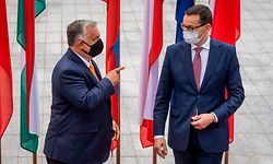 Viktor Orbán, líder húngaro e Mateusz Morawiecki, chefe do executivo da Polónia estão a causar polémica na União Europeia.