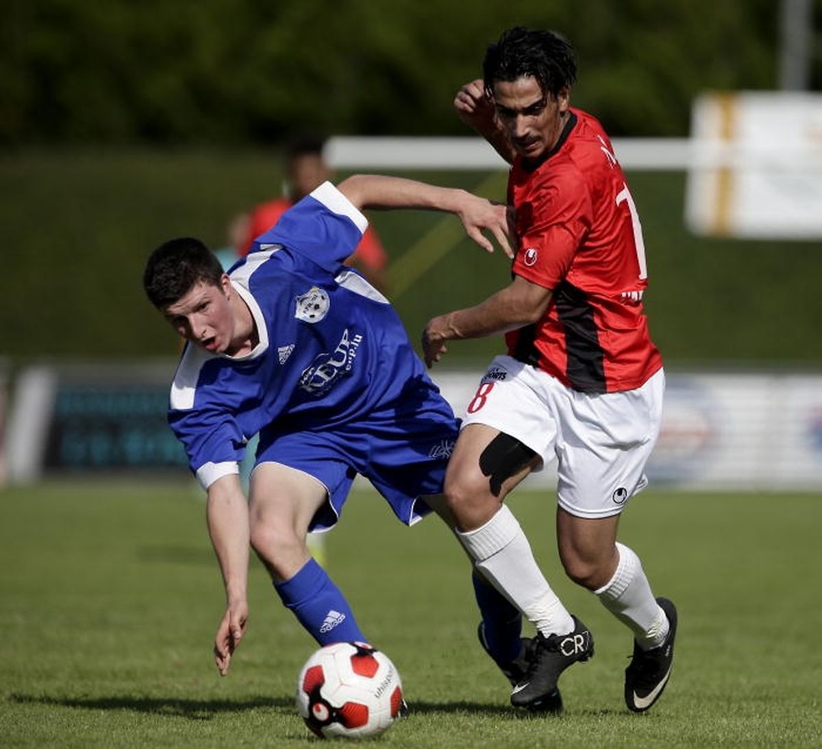 Amine Aribi (à dr., en rouge et noir) quitte le FC Mondercange pour Kayl-Tétange, la lanterne rouge de PH, qu'il veut aider à s'extirper de la zone rouge.
