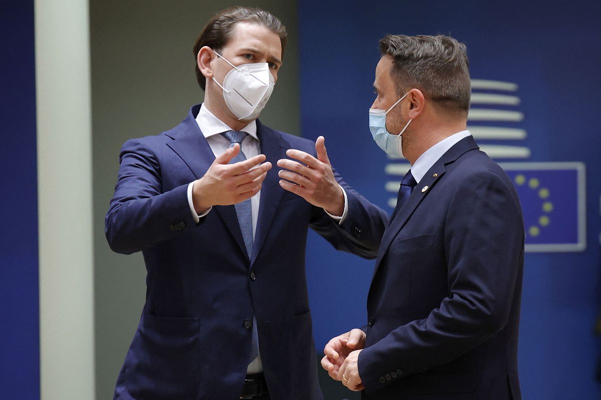 Premier Xavier Bettel im Gespräch mit dem österreichischen Bundeskanzler Sebastian Kurz.
