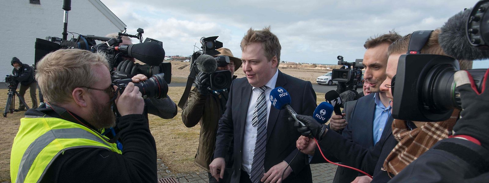 Islands gestürzter Premier Sigmundur David Gunnlaugsson machte sich am Donnerstag auf den Weg zum Präsidenten, um diesem sein Rücktrittsgesuch einzureichen. 