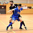 Davide Chalmandrier (FC Differdange 03) presse Michael Pereira (SC Bettembourg)