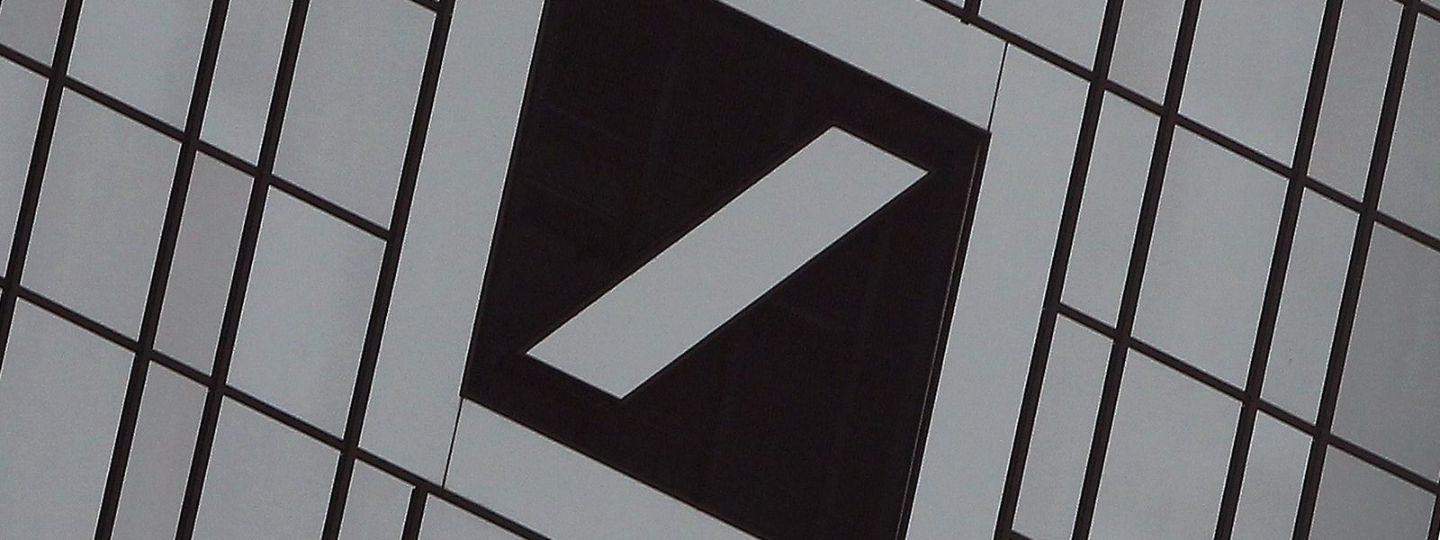 6 7 Milliarden Euro Verlust Deutsche Bank Schreibt Tiefrote Zahlen