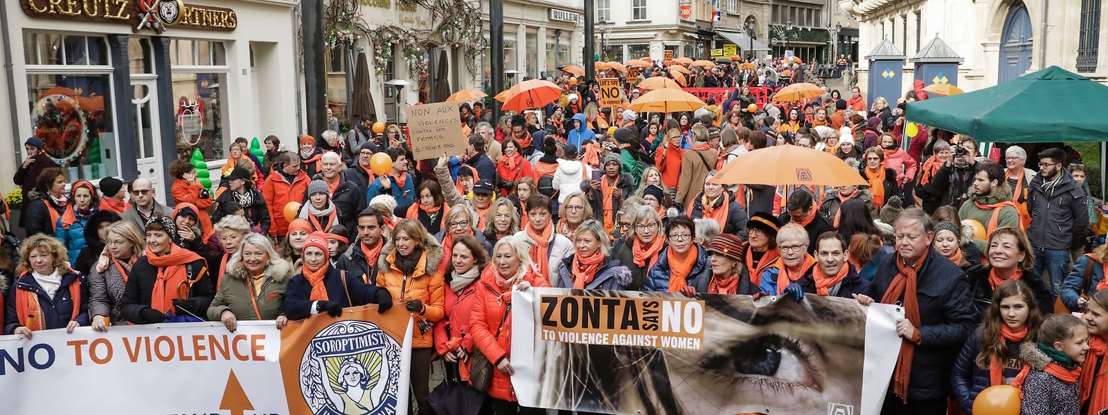 A marcha laranja invadiu as ruas da capital este sábado.