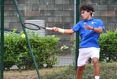 Spora verteidigt beide Titel