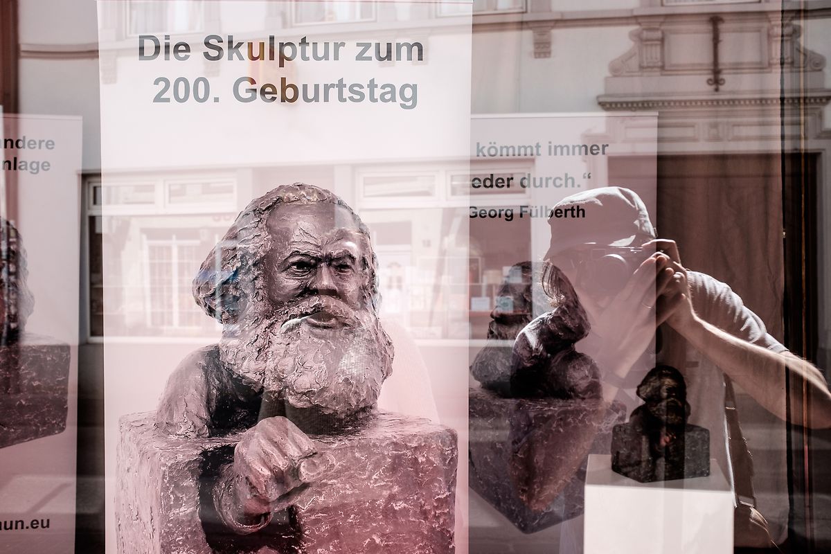 In Trier fanden am Samstag mehrere Demonstrationen statt. Die einen Teilnehmer waren für, die anderen gegen die Ehrung von Karl Marx. 