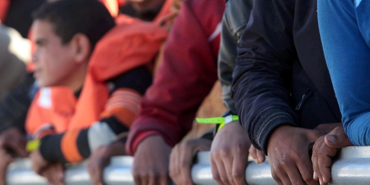 Die ertrunkenen Flüchtlinge sollen sich nach Angaben von Überlebenden auf einem überfüllten Schiff befunden haben. 